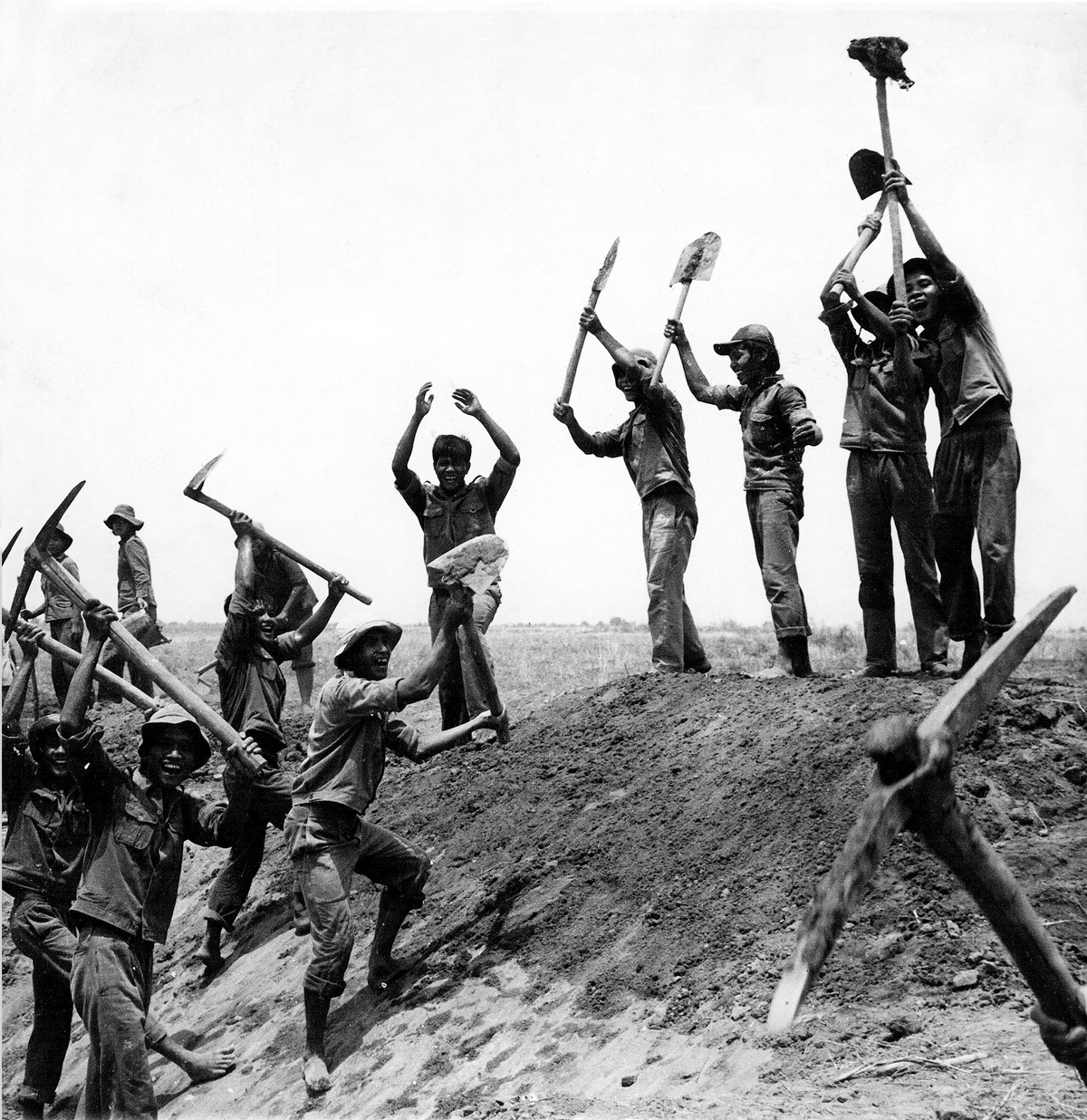 Kế ngay sau Thanh Hoá là Nghệ An với 16.800 người, tiếp theo là Quảng Bình với 16.200 người và Hà Tĩnh với 15.000 người. Nguồn ảnh: TL.