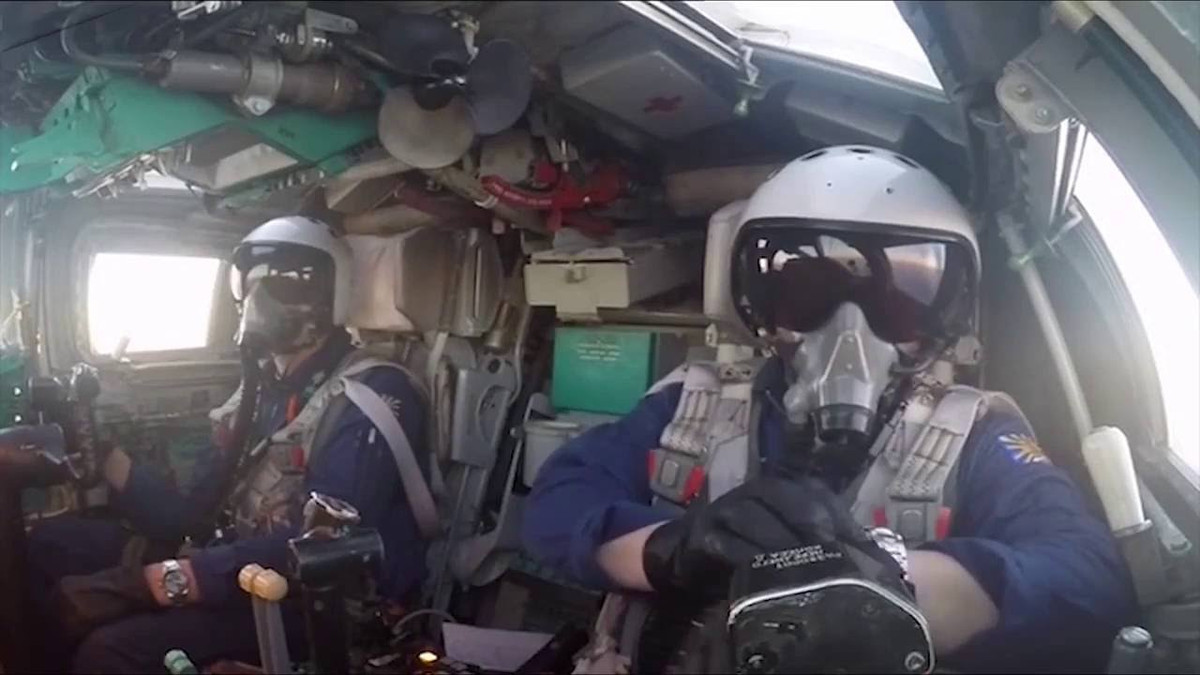 Khi bay, hai phi công sẽ được ngồi song song nhau - vừa thuận tiện cho việc trao đổi thông tin, vừa tạo ra được không gian thoải mái bên trong khoang lái. Nguồn ảnh: Rumil.