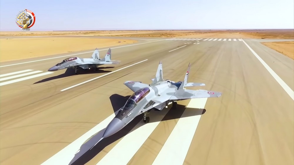 Máy bay cũng được nâng cấp mạnh ở hệ thống radar với radar Doppler cảnh báo trên không Zhuk-ME cùng với hệ thống IRST cải tiến giúp chỉ thị mục tiêu ngay trên mũ của phi công. Nguồn ảnh: Livejournal.