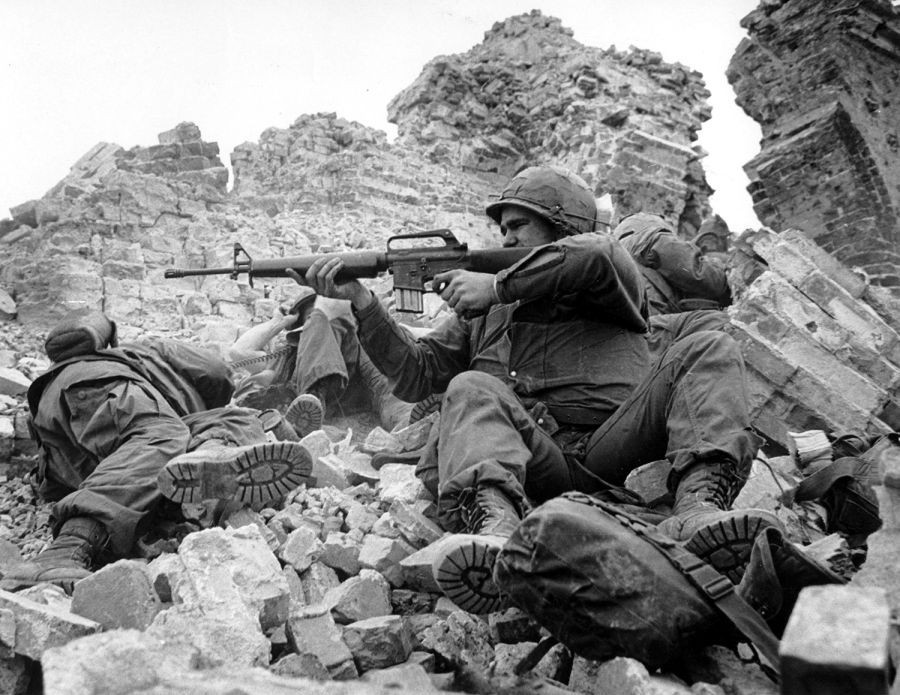 Tuy nhiên lính Mỹ thực tế chưa từng tham gia tác chiến trong môi trường đô thị ở quy mô lớn tới như vậy trong Chiến tranh Việt Nam, điều này khiến cho Mỹ chịu thương vong lớn. Nguồn ảnh: Pinterest.