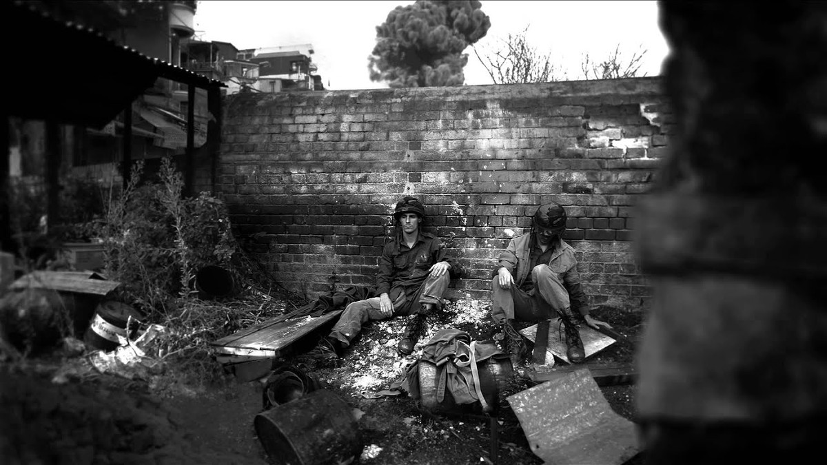 Để có thể "dứt điểm" được tại Huế, quân đội Mỹ đã buộc phải sử dụng phi pháo, hải pháo và hoả lực mạnh để tham chiến. Yếu tố "gìn giữ lịch sử" được Mỹ bỏ qua một bên. Nguồn ảnh: Pinterest.