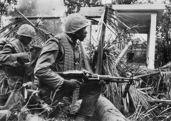 Trận chiến kéo dài 26 ngày giữa một bên là quân giải phóng và một bên là Mỹ cùng các lực lượng đồng minh. Nguồn ảnh: Pinterest.