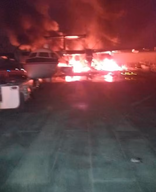 Những hình ảnh được nhóm khủng bố ghi lại khi chúng tấn công vào căn cứ Simba của Mỹ ở Kenya được lan truyền trên Internet như một cách "ăn mừng chiến thắng". Nguồn ảnh: Livejournal.