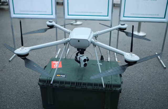 Máy bay có trọng lượng cất cánh tối đa 11kg, hoạt động liên tục được 1 giờ trên không với tốc độ bay tối đa 40 km/h, tầm hoạt động 15 km tính từ hệ thống điều khiển. Nguồn ảnh: Flickr.