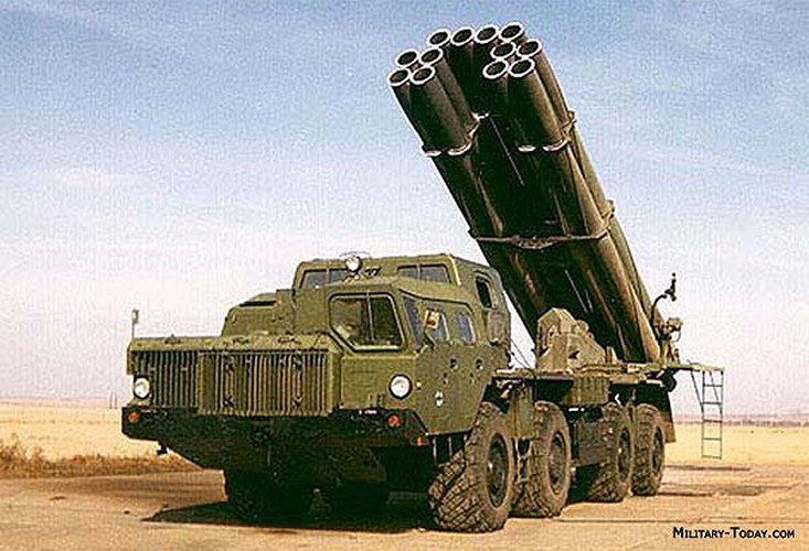 Tổ hợp pháo phản lực phóng loạt BM-30 "Smerch" (Lốc xoáy) được phát triển vào đầu thập niên 1980, đi vào biên chế Hồng quân Liên Xô từ năm 1987. Khi đó, nó là tổ hợp pháo phản lực phóng loạt (MLRS) mạnh nhất trên thế giới. Đến nay, Smerch vẫn nằm trong số các tổ hợp pháo phản lực uy lực nhất.