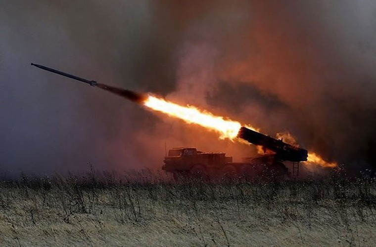 Một loạt phóng 12 đạn của BM-30 có thể bao phủ diện tích tới 67 hecta. Đôi khi Smerch còn được gọi là vũ khí hủy diệt hàng loạt, với việc đầu đạn chống bộ binh đủ sức tiêu diệt mọi sinh vật sống trong khu vực sát thương.