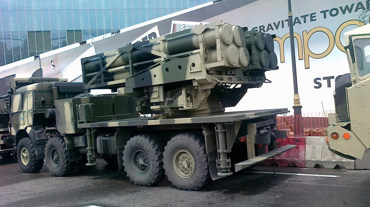 Trên mặt lý thuyết, EXTRA có tầm bắn tối đa lên tới 150 km cùng với việc mang theo đầu đạn nặng 120 kg. Tổng cộng tên lửa nặng 570 kg và dài 4,7 mét. Nguồn ảnh: Pinterest.