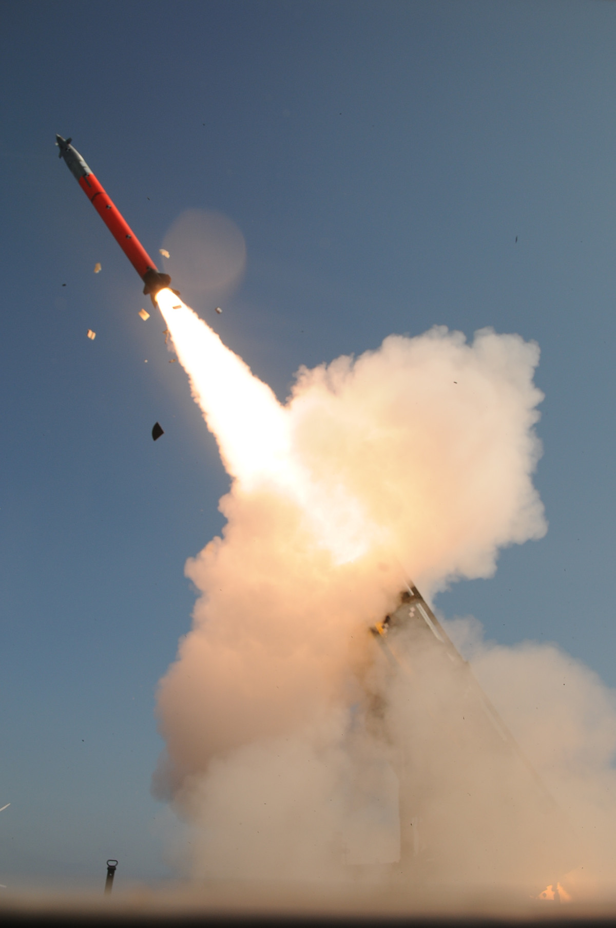 Đầu tiên, phải nhắc tới rocket EXTRA, đây là tổ hợp pháo phản lực tăng tầm, được phát triển và sản xuất bởi quân đội Israel. Nguồn ảnh: Pinterest.