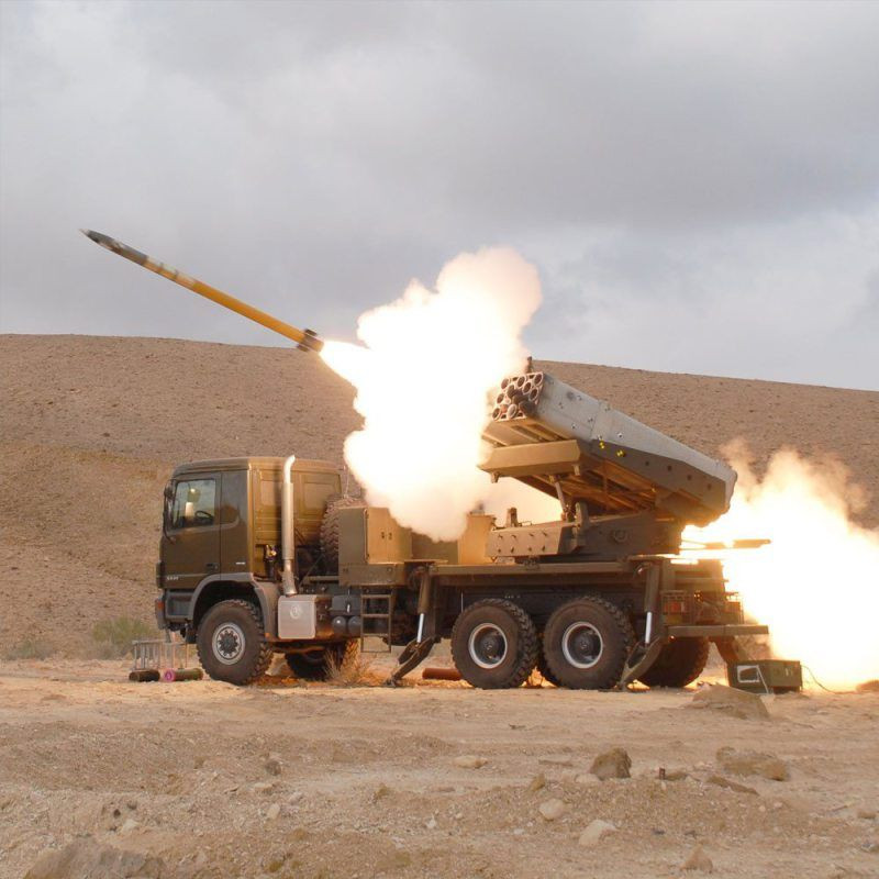 Loại vũ khí này có hai phiên bản đó là ACCULAR-160 và ACCULAR-122, phiên bản 122 được sử dụng cho quân đội Israel trong khi đó phiên bản 160 được chuyên dùng cho xuất khẩu và cũng là phiên bản Việt Nam đang sử dụng. Nguồn ảnh: Pinterest.