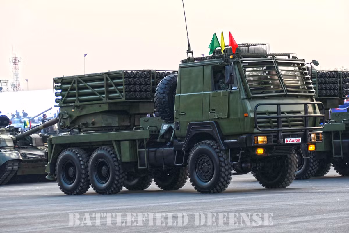 Pháo phản lực phóng loạt SR-4 do Trung Quốc sản xuất phục vụ trong biên chế của Quân đội Thái Lan. Nguồn ảnh: Defense.
