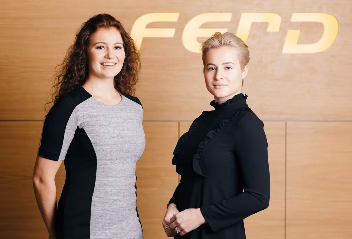 Hai chị em Alexandra và Katharina Andresen mỗi người sở hữu 42,2% cổ phần của công ty đầu tư Ferd có trụ sở tại Na Uy do cha của họ, Johan H. Andresen, sáng lập. Tài sản của mỗi người trong 2 chị em ước tính khoảng 1,4 tỷ USD. (Ảnh: Ferd)