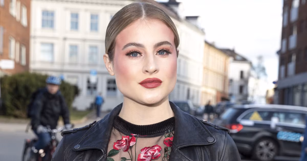 Katharina cũng yêu thích đua ngựa nhưng không nhiều như Alexandra. Cô luôn cập nhật các xu hướng thời trang mới nhất, và sở hữu nhiều món đồ hiệu đắt đỏ của Louis Vuitton, Gucci, Rolex… (Ảnh: newsbeezer)