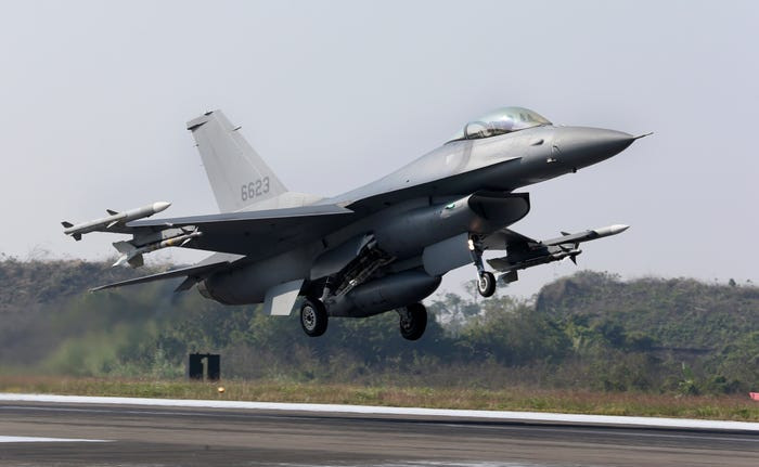 Các chiến đấu cơ F-16 của Đài Loan hiện đều đã được nước này đặt kế hoạch để nâng cấp lên phiên bản F-16V - phiên bản "sát thủ" của dòng tiêm kích luống tuổi F-16. Nguồn ảnh: BI.