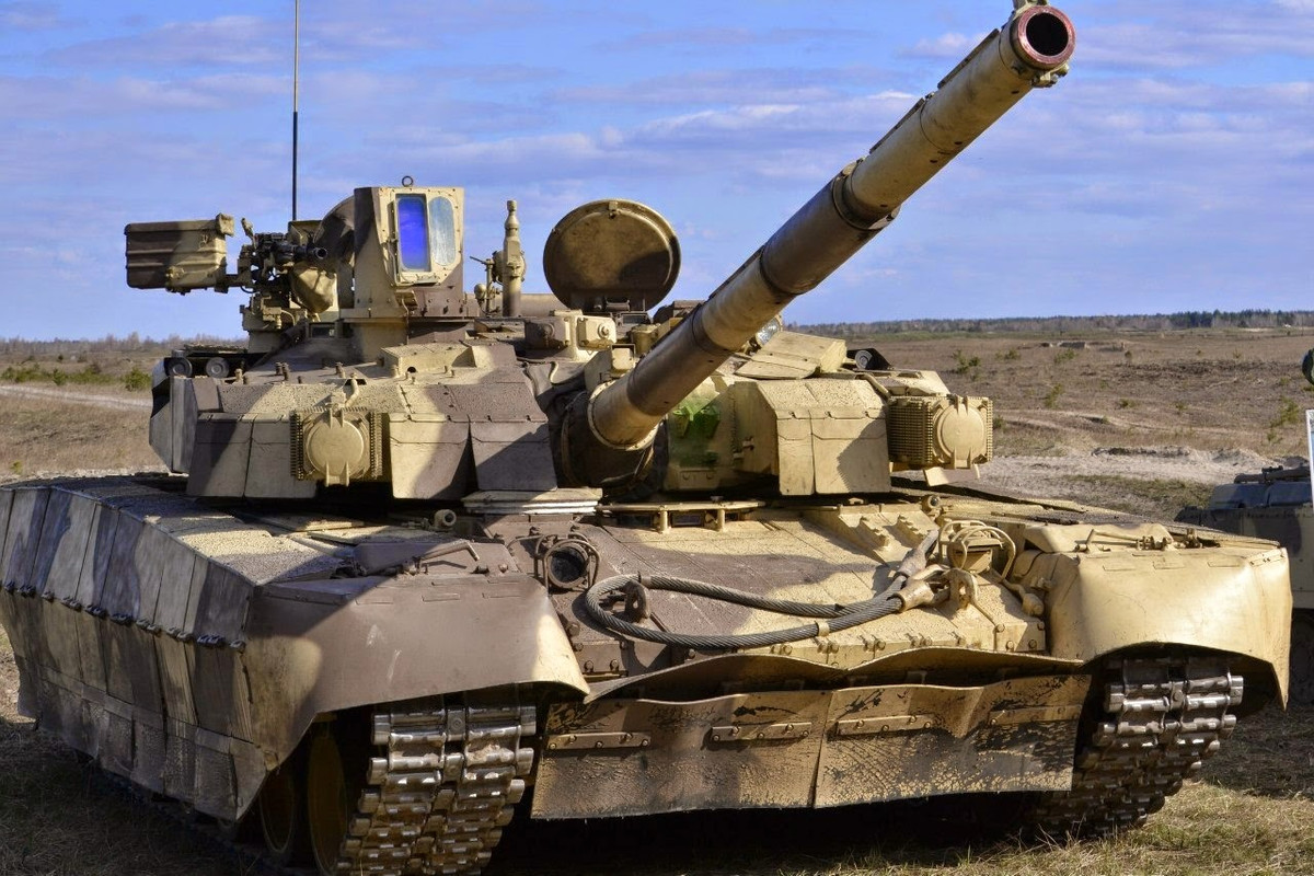 Đứng trên K2 Black Panther một bậc và được coi là cảm hứng để Hàn Quốc chế tạo ra xe tăng K2 đó là xe tăng BM Oplot - phiên bản hiện đại hoá sâu của xe tăng T-84 với cỡ nòng 125mm cùng cơ cấu nạp đạn tự động. Nguồn ảnh: Rumililtary.