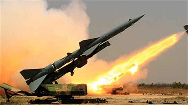 Tốc độ của bay của tên lửa Hồng Kỳ 2 tối đa lên tới Mach 3,5 và có độ chính xác lệch mục tiêu khoảng 100 mét. Nguồn ảnh: QQ.