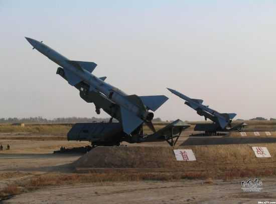 Tên lửa có tầm hoạt động tối đa 45km, tiêu diệt được mục tiêu ở cao độ lớn nhất 25.000 mét - nghĩa là cao hơn trần bay tối đa của máy bay U-2 1000 mét. Nguồn ảnh: QQ.