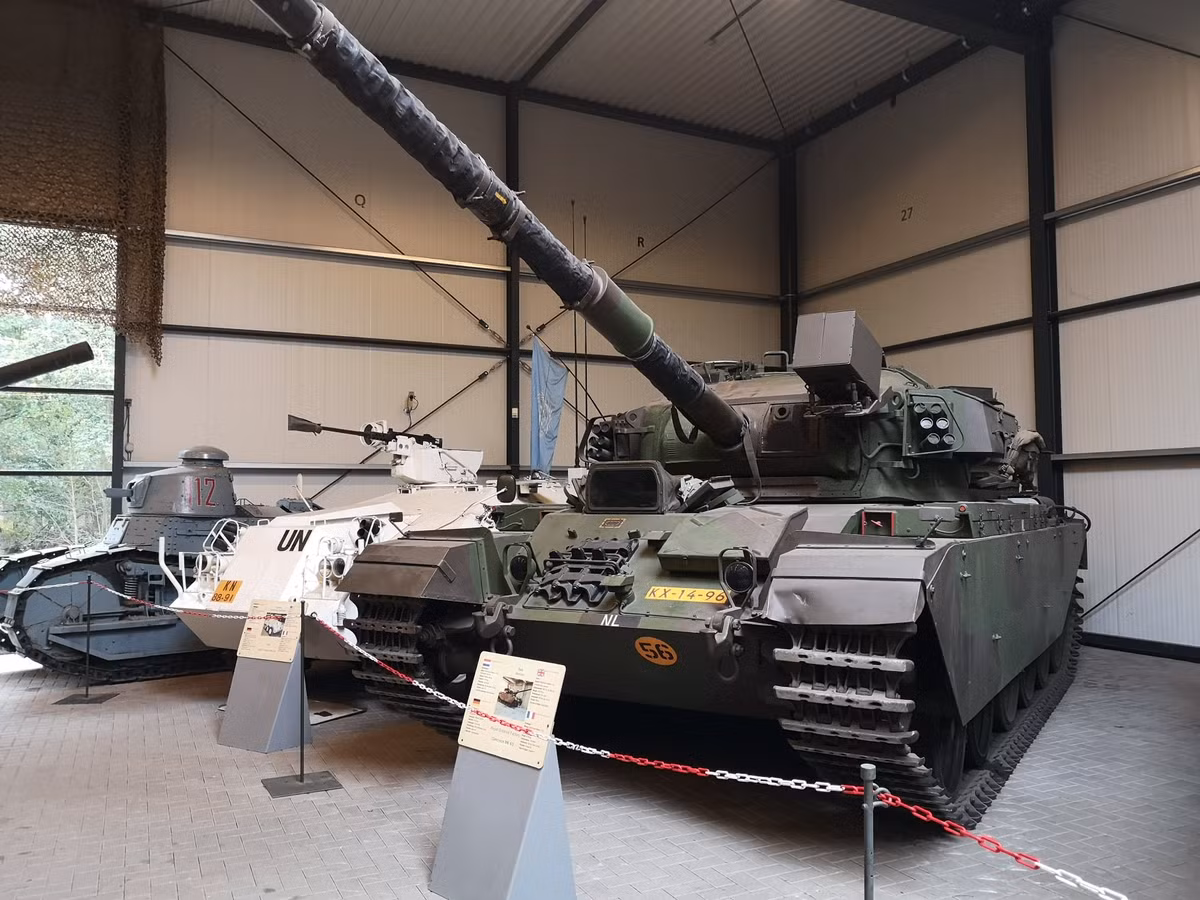 Theo thiết kế, hệ thống nắp mái này có khả năng mở lên, đóng xuống cực kỳ tiện lợi để bảo vệ tài xế khỏi mối đe dọa duy nhất đó là... mưa. Nguồn ảnh: Pinterest.