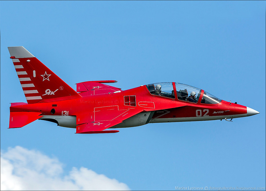 Cụ thể, Yak-130 có khả năng mô phỏng tính năng và kỹ thuật bay của nhiều loại máy bay, trong đó bao gồm cả các loại máy bay do Nga sản xuất hoặc kể cả máy bay của phương Tây. Nguồn ảnh: Pinterest.