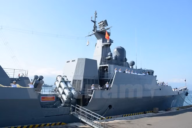 Vậy nên, rất có thể trong tương lai chúng ta sẽ chú ý tới phiên bản Gepard hiện đại hơn với nhà chứa trực thăng được cải tiến hoặc là lớp Đề án 11664 này - dù rằng 11664 của Nga vẫn chỉ đang nằm trên giấy. Nguồn ảnh: Vietnamplus.