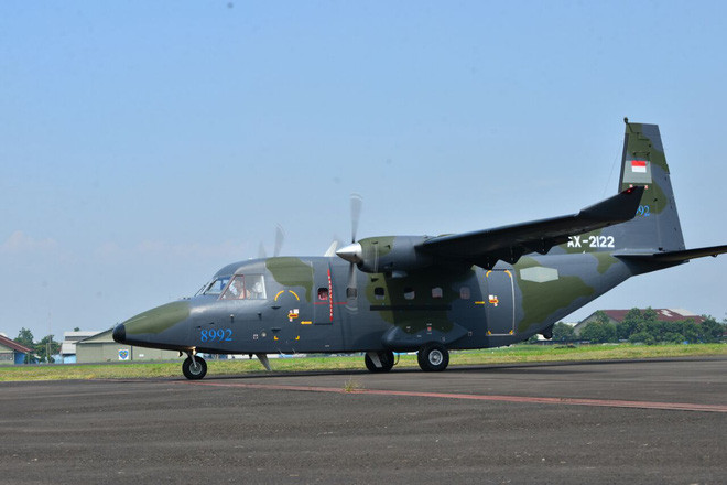 Mặc dù mang danh máy bay vận tải, tuy nhiên máy bay NC-212i vẫn có khả năng mang theo vũ khí với hai giá treo, tổng trọng lượng vũ khí tối đa 500 kg. Nguồn ảnh: Pinterest.