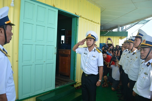 Đoàn công tác từ trong đất liền thăm và kiểm tra công tác trên nhà dàn DK1, đảm bảo không bị bất ngờ, bị động trong mọi tình huống.