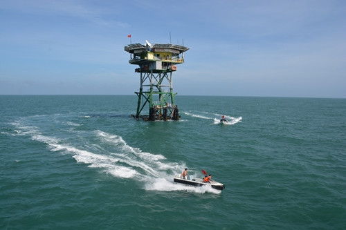 Nhà dàn DK1 giữa biển khơi mênh mông nước. Nguồn ảnh: QDND.