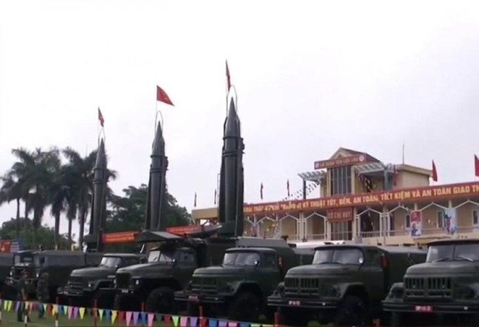 Không chỉ sở hữu và làm chủ loại vũ khí hiện đại này, Việt Nam thậm chí còn tự nghiên cứu, cải biên các phiên bản tên lửa đạn đạo Scud sẵn có trong biên chế, đảm bảo tính chiến đấu cao trong bối cảnh loại tên lửa này đã ra đời được hơn nửa thế kỷ. Nguồn ảnh: QPVN.