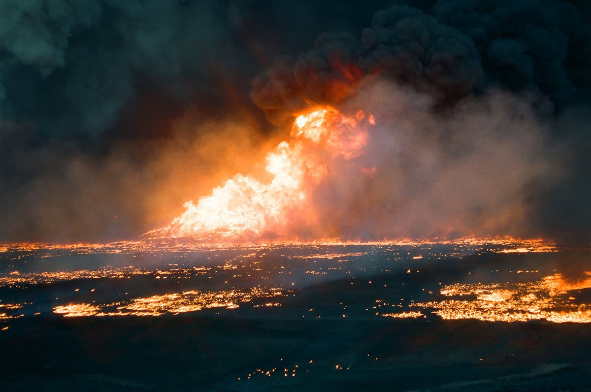 Ước tính thiệt hại kinh tế từ những đám cháy mỏ dầu này lên tới hàng chục tỷ USD. Nguồn ảnh: Pinterest.