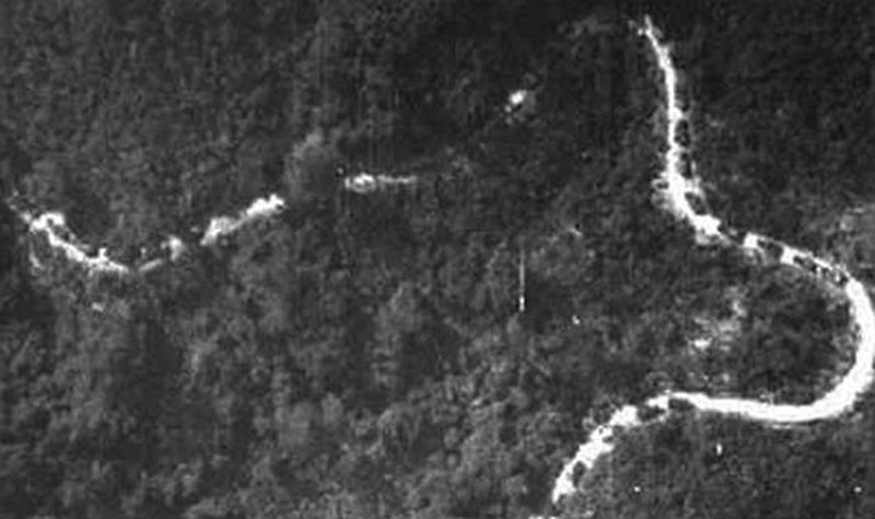 Tổng cộng đã có khoảng 120.000 người tới từ các lực lượng công binh, thanh niên xung phong hay dân công hỏa tuyến đã góp sức, góp công và góp máu để giữ thông tuyến cho đường Trường Sơn. Nguồn ảnh: TTXVN.