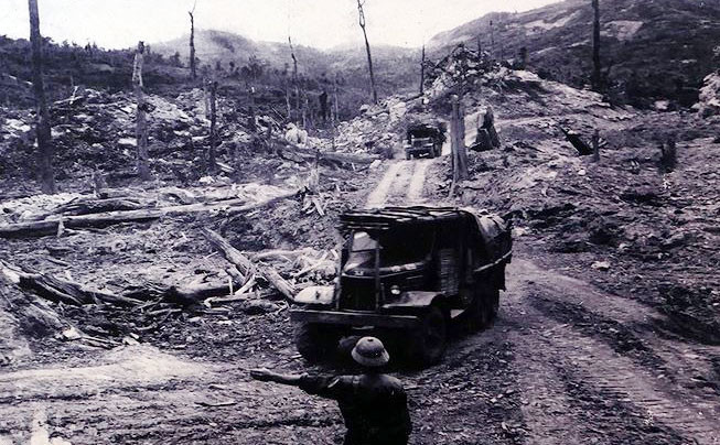 Trong thời gian tồn tại của mình, hệ thống hậu cần Trường Sơn đã chuyển được 1 triệu tấn hàng hóa (90.000 tấn bị hỏa lực Mỹ làm hư hại) vào miền Nam.Nguồn ảnh: TTXVN.