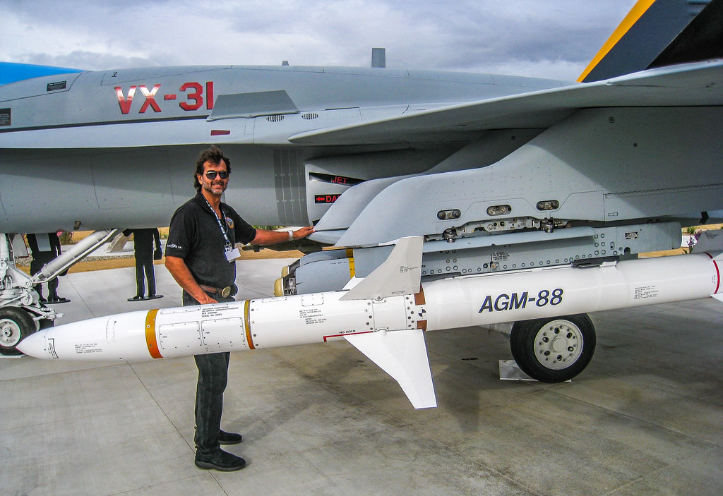 Đây là loại tên lửa cực kỳ lợi hại khi nó có thể giải phóng được một vùng không phận rộng lớn bằng cách tiêu diệt triệt để các hệ thống radar được đối phương sử dụng trong khu vực. Nguồn ảnh: USAF.