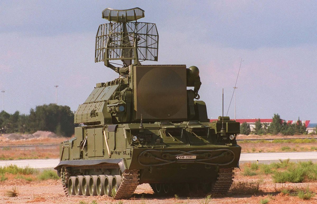 Đây là tổ hợp tên lửa đất đối không tầm ngắn, được sử dụng để tiêu diệt các mục tiêu bay ở độ cao thấp đến trung bình. Điều này khiến cho giả thiết chuyến bay 752 bị bắn hạ bởi Tor là khá có lý khi mà chuyến bay mới chỉ cất cánh được vài phút. Nguồn ảnh: Pinterest.