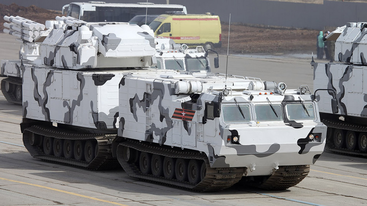 Thông thường, các máy bay thương mại sẽ bay ở độ cao 30.000 feet hay 10.000 mét. Khi lên tới độ cao này, chắc chắn tổ hợp tên lửa Tor sẽ không thể bắn hạ được chuyến bay. Nguồn ảnh: Pinterest.