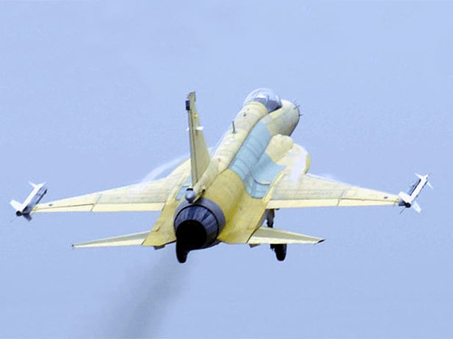 Loại chiến đấu cơ này hiện đã được thử nghiệm hoàn thiện phiên bản Block 3 và dự kiến trong năm 2000, nó sẽ trở thành nhân tố hứa hẹn tạo ra khác biệt cho các lực lượng không quân nhỏ ở châu Á Thái Bình Dương. Nguồn ảnh: QQ.