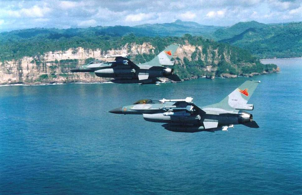 Toàn bộ các chiến đấu cơ F-16 đang được Không quân Indonesia sử dụng cho đa nhiệm vụ. Các chiến đấu cơ này thuộc bốn phiên bản đó là F-16 A/B/C/D. Nguồn ảnh: Pinterest.
