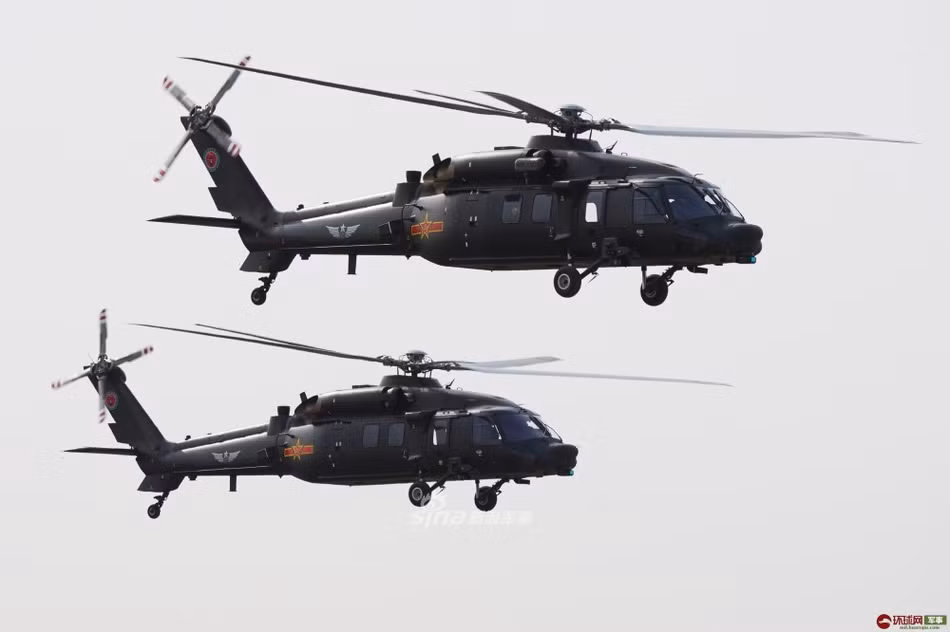 Trong năm nay, hàng loạt các trực thăng Z-20 đã được Trung Quốc biên chế lên khu vực Tây Tạng theo đúng kế hoạch đặt ra trước đó - chứng tỏ quá trình "nhái" loại trực thăng này đã hoàn thiện. Nguồn ảnh: Sina.