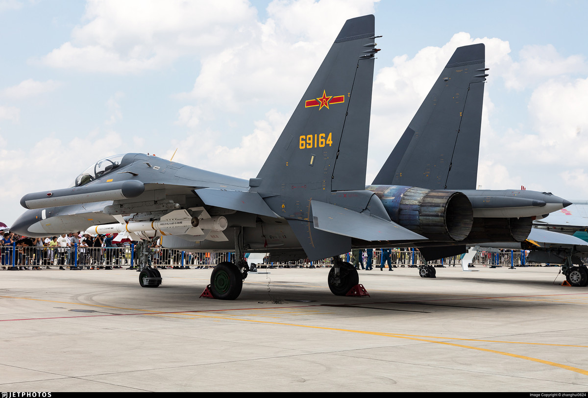 Ngoài các chiến đấu ơ Su-30MK2, Trung Quốc còn sở hữu tới 73 chiến đấu cơ Su-30MKK khác. Tuy nhiên đây là phiên bản có khác biệt lớn với Su-30MK2 nên chúng ta không xét tới ở đây.