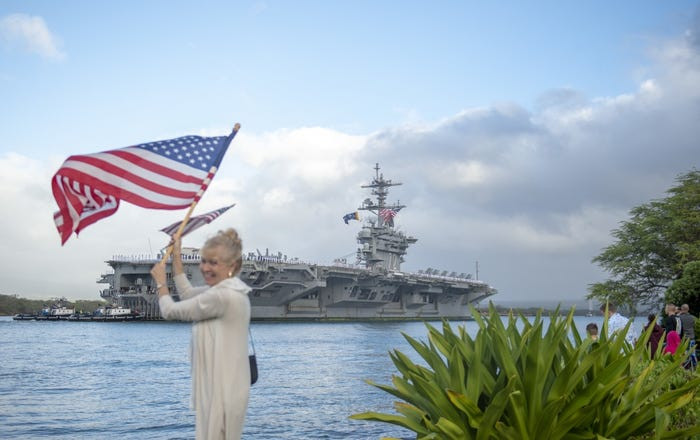 Căng thẳng giữa Iran và Mỹ cũng bắt đầu tăng cao từ thời điểm này cho tới hết năm, nhiều lần kéo thế giới tới gần bờ vực chiến tranh và tất nhiên là tàu USS Abraham Lincoln luôn phải túc trực chờ lệnh nổ súng. Nguồn ảnh: BI.