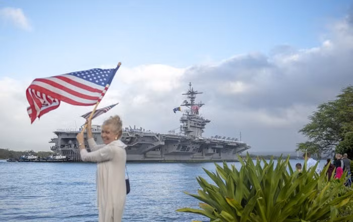 Căng thẳng giữa Iran và Mỹ cũng bắt đầu tăng cao từ thời điểm này cho tới hết năm, nhiều lần kéo thế giới tới gần bờ vực chiến tranh và tất nhiên là tàu USS Abraham Lincoln luôn phải túc trực chờ lệnh nổ súng. Nguồn ảnh: BI.