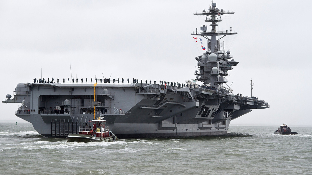 Trong quá khứ, tàu USS Abraham Lincoln cũng từng lập kỷ lục khi được triển khai với thời gian tương đương - 290 ngày trên biển khi nó ra khơi để tham gia vào cuộc tấn công Iraq. Nguồn ảnh: BI.