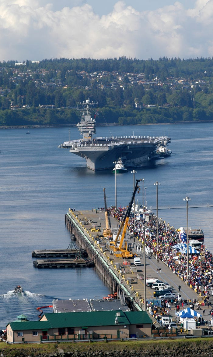 Tới tháng 12 vừa rồi, khi tàu sân bay USS Harry S. Truman tới khu vực này "thay gác" cho tàu Lincoln, tàu sân bay này của Mỹ mới được phép rời khu vực, nhằm thẳng hướng San Diego, Mỹ để trở về nhà. Nguồn ảnh: BI.
