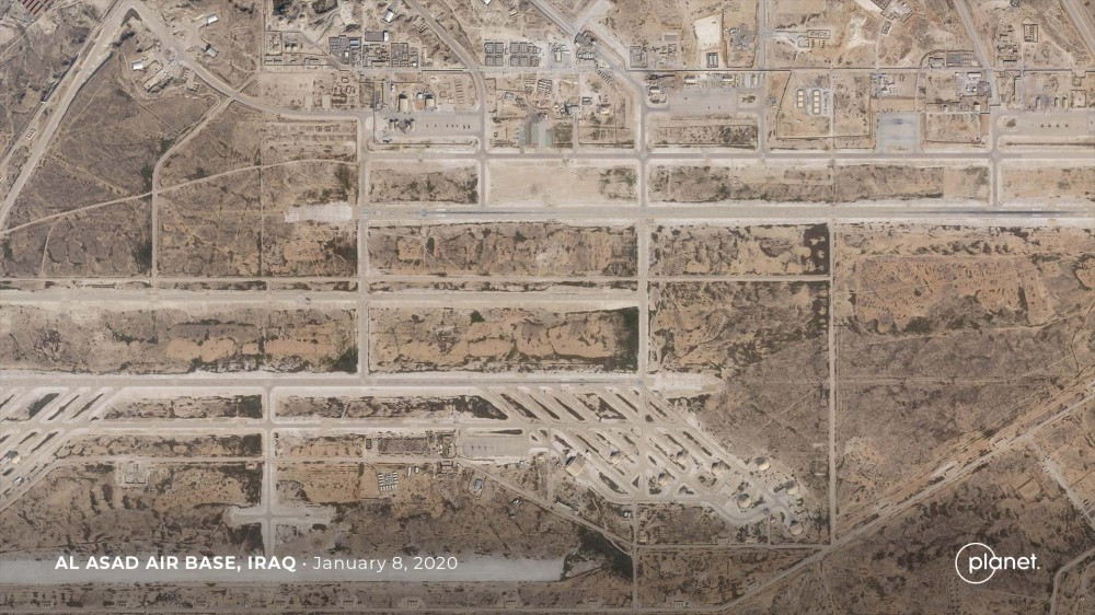 Còn đây là ảnh chụp lại tình trạng của sân bay Al-Asad hôm 8/1 - sau cuộc tấn công của Iran một ngày. Có thể thấy, gần như không có thiệt hại nào rõ rệt liên quan tới đường băng của phi trường này. Nguồn ảnh: Livejournal.