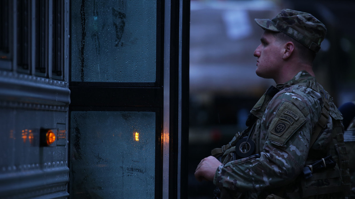 Tiếp theo đó, 3500 lính dù thuộc Sư đoàn 82 trứ danh cũng được Mỹ gửi tới Kuwait. Nguồn ảnh: Pinterest.