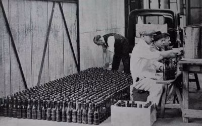 Do tính chiến thuật của lực lượng tăng thiết giáp của mọi quốc gia trong thời Chiến tranh Thế giới thứ hai là đột phá vòng vây. Vậy nên, bộ binh hoàn toàn có thể chờ xe tăng đối phương vào gần trước khi sử dụng bom xăng để tấn công. Nguồn ảnh: Pinterest.