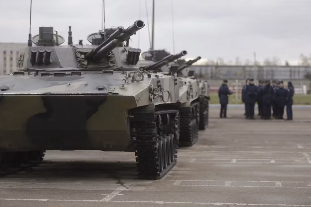 Hoả lực của xe cực kỳ mạnh với khẩu pháo chính cỡ nòng 100mm loại pháo có rãnh xoắn, pháo đồng trục cỡ nòng 30mm cùng với súng máy 7,62mm. Nguồn ảnh: Journal.