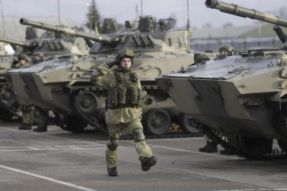 Do có trọng lượng nhẹ và khả năng lội nước khá tốt, xe chiến đấu bộ binh BMD-4 rất phù hợp với địa thế của Việt Nam - nơi có nhiều kênh rạch chi chít hoặc nhưng nơi mùa mưa khiến đường bị lầy lội, xe thiết giáp quá nặng không thể hoạt động được. Nguồn ảnh: Journal.