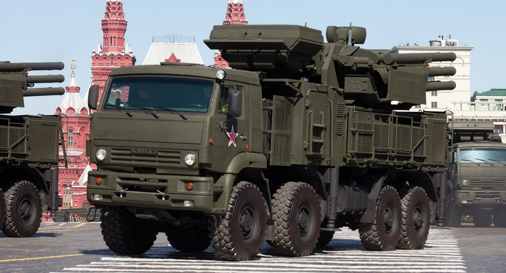 Pantsir-S1 là tổ hợp tên lửa - pháo phòng không tự hành, được thiết kế tương tự như tổ hợp SA-22 Greyhound của NATO. Nguồn ảnh: Pinterest.