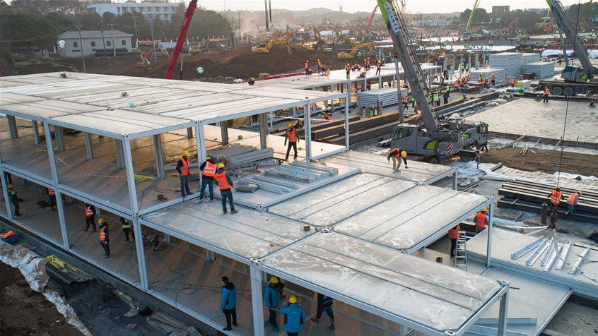 Tới nay, một phân khu của bệnh viện dã chiến đã được bàn giao cho quân đội và đã đi vào hoạt động để giảm tải cho các bệnh viện bên trong thành phố. Nguồn ảnh: QQ.