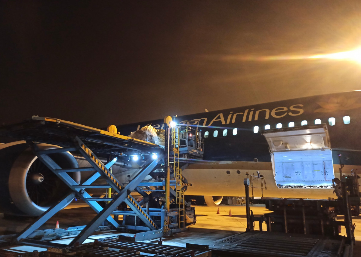 Số máy thở được xếp riêng trong khoang chứa hàng, không có hàng hoá khác để chung.