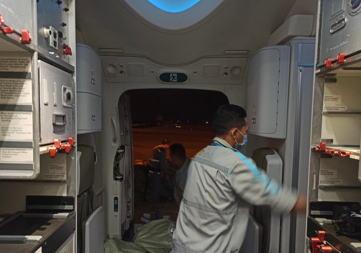 Sáng nay (19/7), 800 chiếc máy thở đã được Vietnam Airlines vận chuyển từ Hà Nội vào TP HCM.